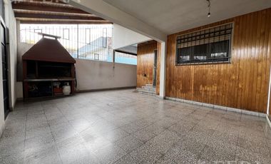 Venta de PH de 3 ambientes con cochera en Bernal Oeste