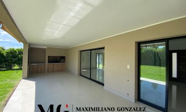 Casa en venta, 5 ambientes - Los Naranjos, Esteban Echeverría