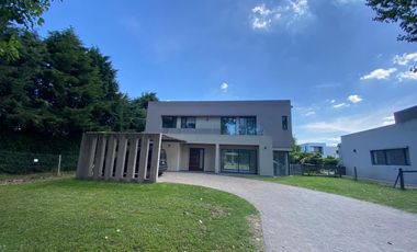 Casa en venta, 5 ambientes - Los Naranjos, Esteban Echeverría
