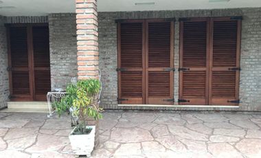 Casa  venta - 3 Dormitorios   2.230Mts2 - Venado Tuerto, General López, Santa Fe