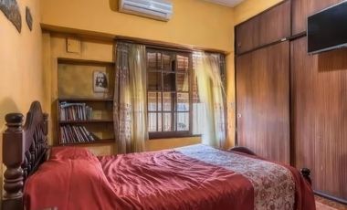 Casa en venta - 4 Dormitorios 2 Baños - Cocheras - 300Mts2 - La Matanza