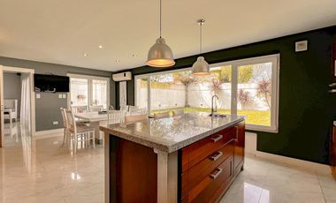Importante Chalet divino rostro