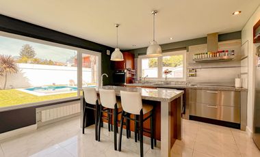 Importante Chalet divino rostro