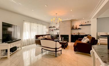 Importante Chalet divino rostro
