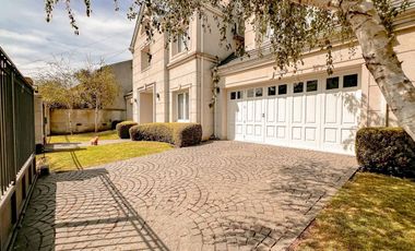 Importante Chalet divino rostro