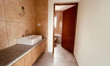 Dúplex en venta - 2 Dormitorios 2 Baños - Cochera - 145Mts2 - Ringuelet