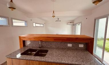 Dúplex en venta - 2 Dormitorios 2 Baños - Cochera - 145Mts2 - Ringuelet