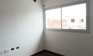 Dúplex en venta - 2 Dormitorios 2 Baños - Cochera - 145Mts2 - Ringuelet