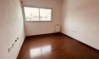 Dúplex en venta - 2 Dormitorios 2 Baños - Cochera - 145Mts2 - Ringuelet