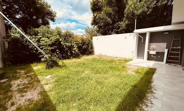 Dúplex en venta - 2 Dormitorios 2 Baños - Cochera - 145Mts2 - Ringuelet