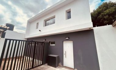 Dúplex en venta - 2 Dormitorios 2 Baños - Cochera - 145Mts2 - Ringuelet