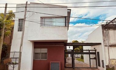 Dúplex en venta - 2 Dormitorios 2 Baños - Cochera - 145Mts2 - Ringuelet