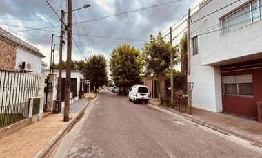 Dúplex en venta - 2 Dormitorios 2 Baños - Cochera - 145Mts2 - Ringuelet