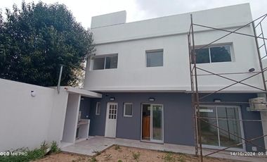 Dúplex en venta - 2 Dormitorios 2 Baños - Cochera - 145Mts2 - Ringuelet