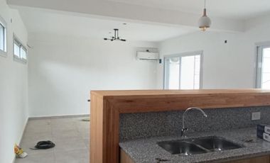 Dúplex en venta - 2 Dormitorios 2 Baños - Cochera - 145Mts2 - Ringuelet