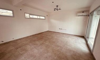 Dúplex en venta - 2 Dormitorios 2 Baños - Cochera - 145Mts2 - Ringuelet