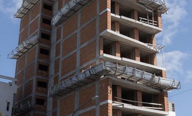 Departamento venta -2 dormitorios 2 baños  - 71 mts 2 totales - La Plata-pozo-emprendimiento.