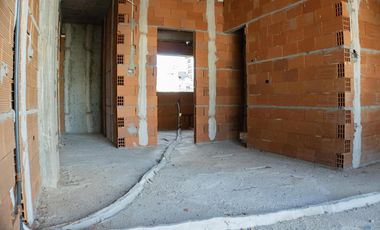 Departamento venta -2 dormitorios 2 baños  - 71 mts 2 totales - La Plata-pozo-emprendimiento.