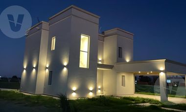 Casa en venta y alquiler  - Barrio El Rebenque, Canning