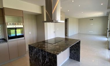 Casa en venta y alquiler  - Barrio El Rebenque, Canning