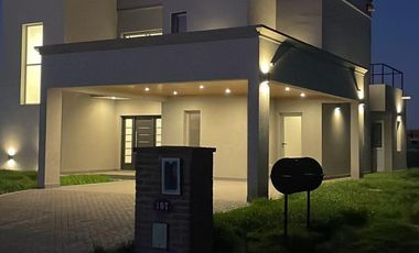 Casa en venta y alquiler  - Barrio El Rebenque, Canning