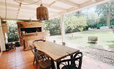 Casa en venta - 3 Dormitorios 4 Baños - Cochera - 813Mts2 - Benavidez