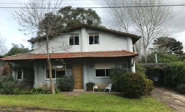 Casa en alquiler - 4 Dormitorios - 506mts2 - Mar Del Plata