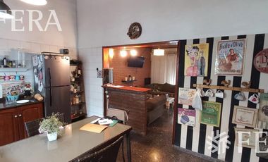 Casa de 5 ambientes con patio con parrilla en Dock Sud (28707)