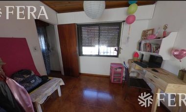 Casa de 5 ambientes con patio con parrilla en Dock Sud (28707)