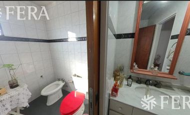 Casa de 5 ambientes con patio con parrilla en Dock Sud (28707)