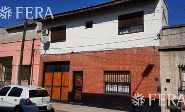 Casa de 5 ambientes con patio con parrilla en Dock Sud (28707)