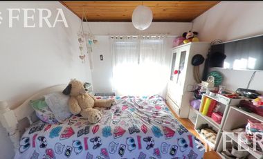 Casa de 5 ambientes con patio con parrilla en Dock Sud (28707)