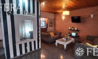 Casa de 5 ambientes con patio con parrilla en Dock Sud (28707)