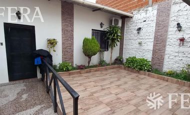 Casa de 5 ambientes con patio con parrilla en Dock Sud (28707)
