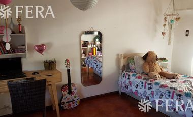 Casa de 5 ambientes con patio con parrilla en Dock Sud (28707)