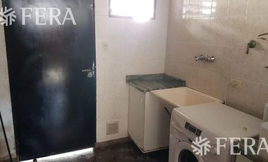 Casa de 5 ambientes con patio con parrilla en Dock Sud (28707)