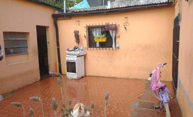 Casa en venta - 2 dormitorios 1 baño - patio - 370 mts2 - Burzaco