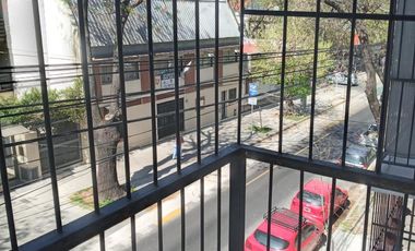 Venta excelente!!! Departamento de tres ambientes al frente con balcón en Villa Urquiza