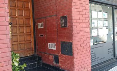 Venta excelente!!! Departamento de tres ambientes al frente con balcón en Villa Urquiza