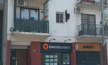 Venta excelente!!! Departamento de tres ambientes al frente con balcón en Villa Urquiza