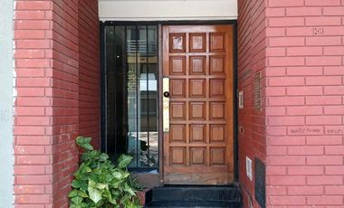 Venta excelente!!! Departamento de tres ambientes al frente con balcón en Villa Urquiza