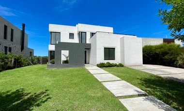 Casa en Venta en Canton al Golf - Canton Golf - vista al lago