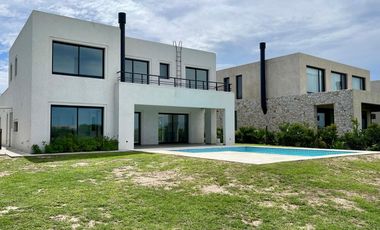Casa en Venta en Canton al Golf - Canton Golf - vista al lago