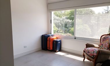 Departamento  muy luminoso con cochera en Altos De Benavidez!