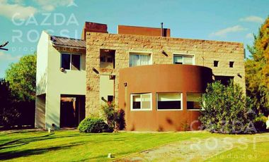 Hermosa casa de estilo moderno en El Lauquen, Canning