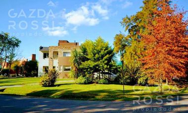 Hermosa casa de estilo moderno en El Lauquen, Canning