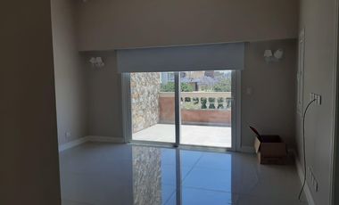 Casa en alquiler en el Barrio el Yacht. Nordelta