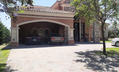 Casa en alquiler en el Barrio el Yacht. Nordelta