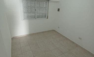 VENTA DPTO 2 AMB PB R. DE ESCALADA 4 CUADRAS AV H. YRIGOYEN