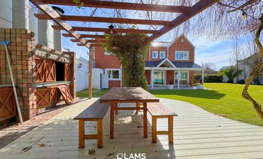 Espectacular chalet con piscina en Barrio Los Troncos - Alquiler Temporario